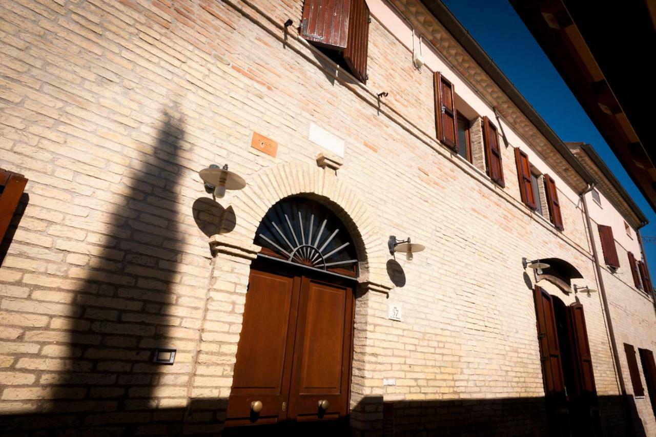 Taverna Dei Guelfi 西尼加利亚 外观 照片